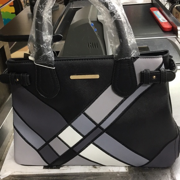 Handbags - Picture 4 of 5